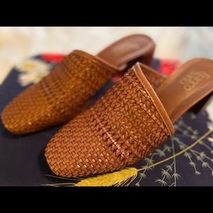 Franco Sarto Nalla Mules size 7
Color: Tan Woven faux leather upper. Slip-on.